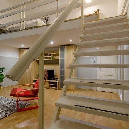 De Lux Studio Apartment In Historical Quarters Budapest Eksteriør billede