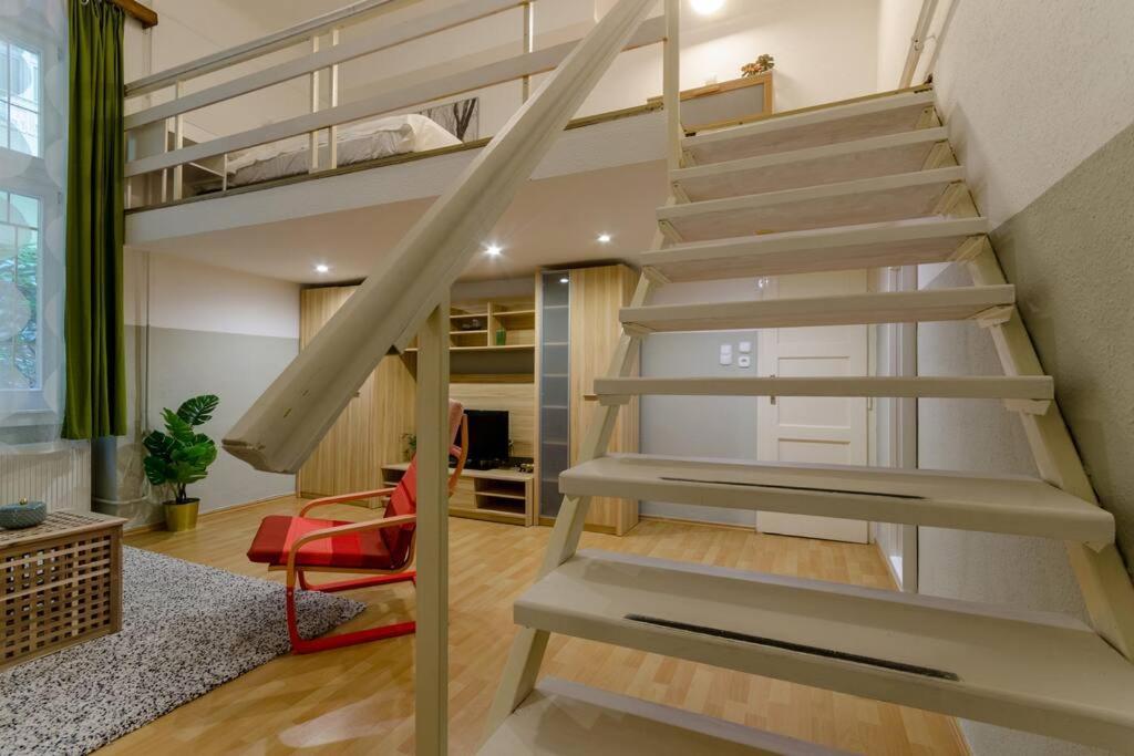 De Lux Studio Apartment In Historical Quarters Budapest Eksteriør billede